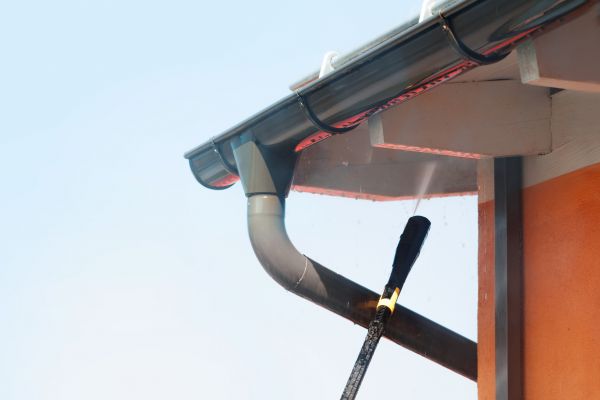 Eaves Power Washing in Barrington
